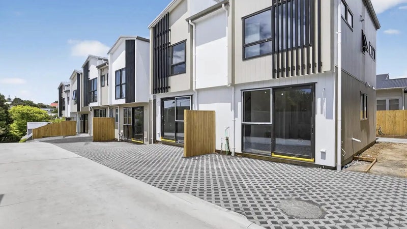 18A Woodglen Road, Glen Eden, Auckland - Carousel 1