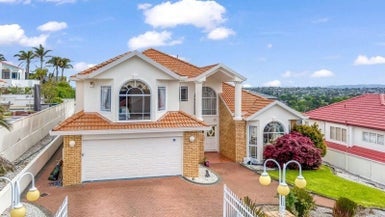 35 McCahill Views, Botany Downs, Auckland - Carousel 1