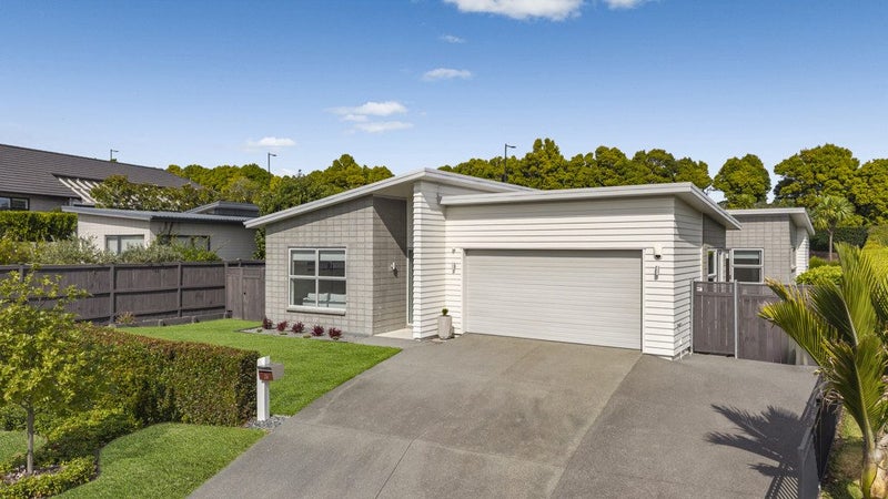 26 Lydiard Place, Beachlands, Auckland - Carousel 1