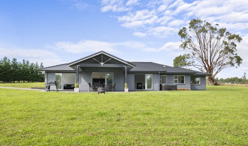 872A Reid Line EAST, BUNNYTHORPE, PALMERSTON NORTH - Carousel 1