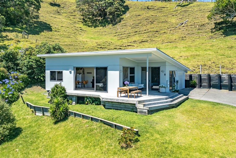 18 Captain Amodeo Road, Amodeo Bay, Coromandel - Carousel 2