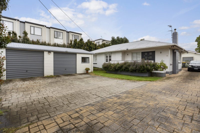 91 Taikata Road, Te Atatu Peninsula, Auckland - Carousel 1