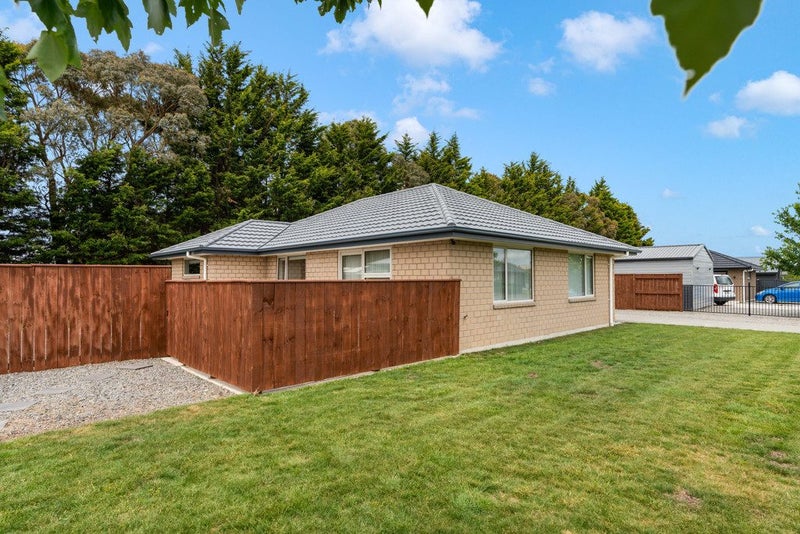 8 Maple Grove, Solway, Masterton - Carousel 21