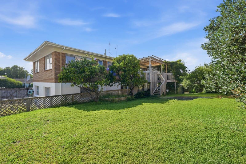 8 Kyeemagh Street, Botany Downs, Auckland - Carousel 2