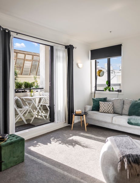 AC/8 Farnham Street, Parnell, Auckland - Carousel 1