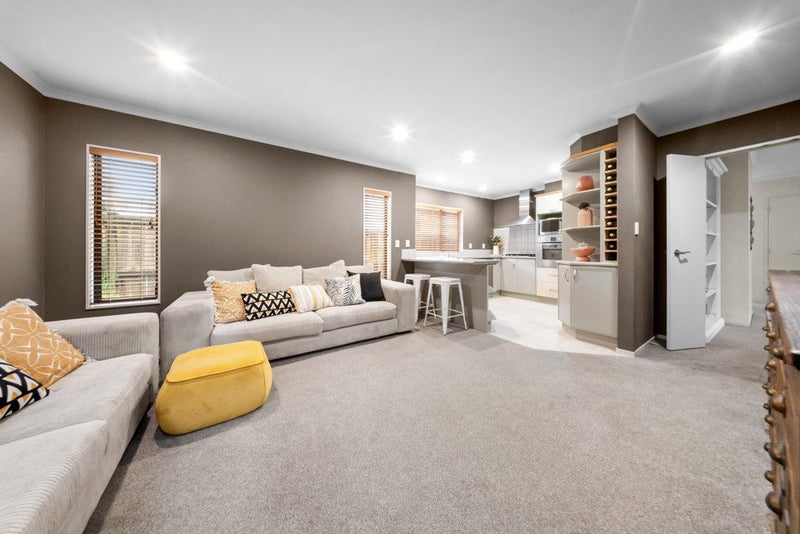 15 Lilybank Crescent, East Tamaki, Auckland - Carousel 2