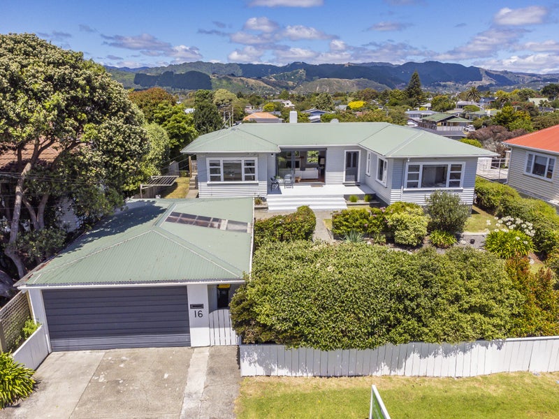 16 Francis Road, Paraparaumu Beach, Paraparaumu - Carousel 1