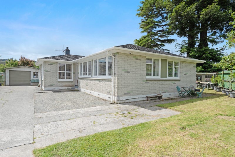 7 Ponderosa Grove, Maoribank, Upper Hutt - Carousel 1