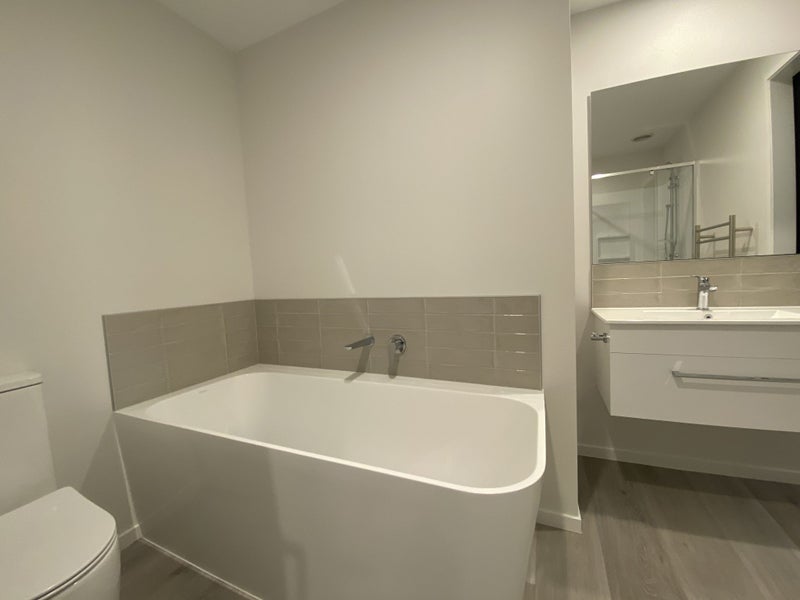 0 Domain Road - Carousel 18