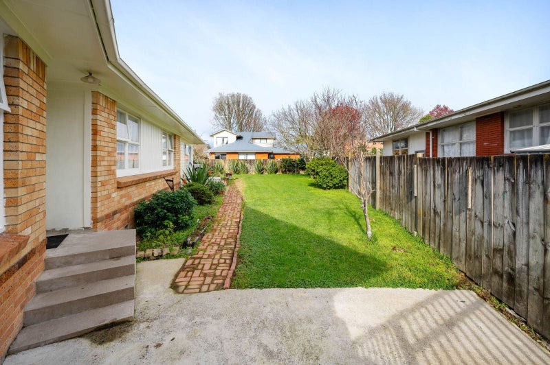 8 Robert Grigg Place, Hamilton East, Hamilton, Waikato - Carousel 2