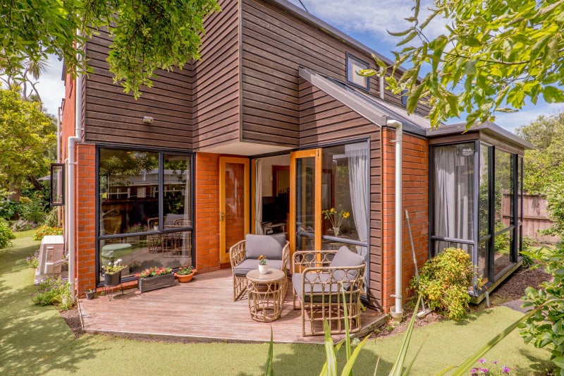 2/180 Main Road, Redcliffs, Christchurch - Carousel 1