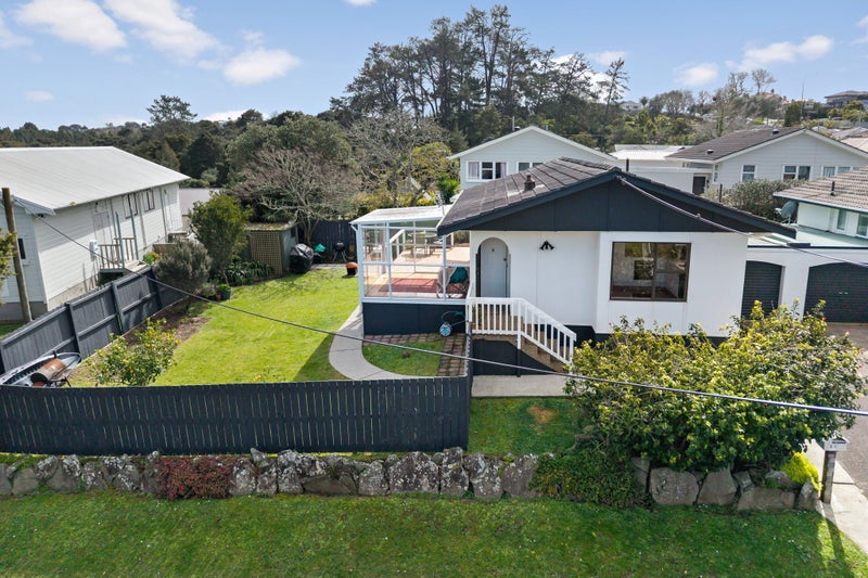 2/1 Recreation Drive, Birkenhead, Auckland - Carousel 1