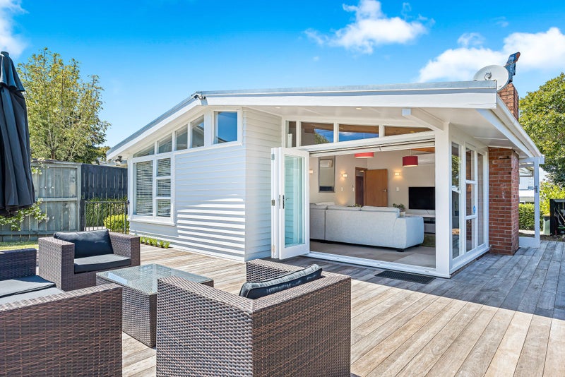 6 Valley View Road, Glenfield, Auckland - Carousel 1