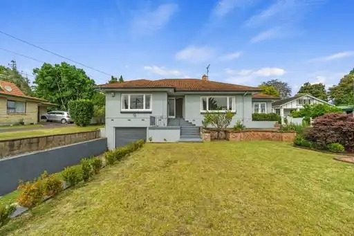 215 River Road, Claudelands, Hamilton - Carousel 1
