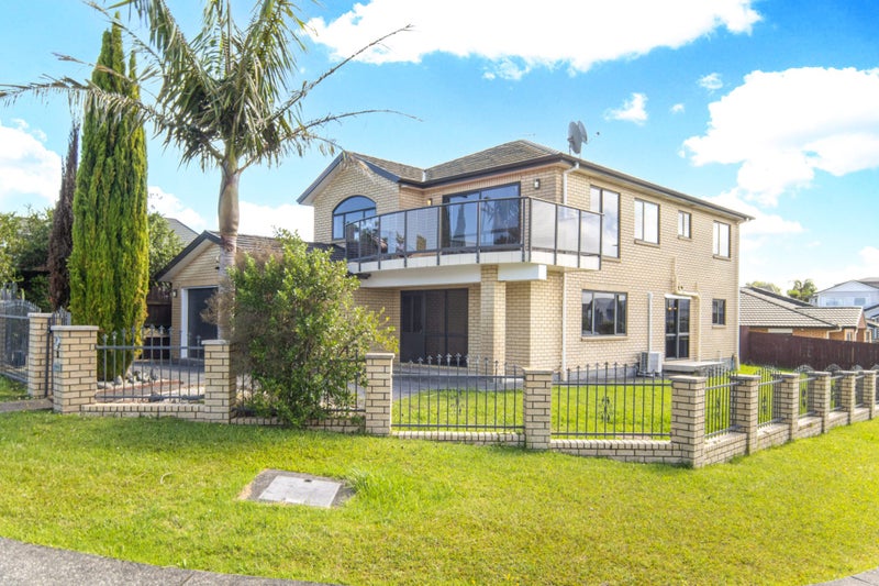 12 Bonny Crescent, Massey, Auckland - Carousel 2