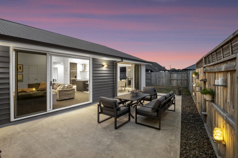 12 Kahuparere Crescent, Pyes Pa, Tauranga - Carousel 2
