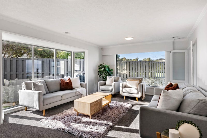 26 Somes Crescent, Newlands, Wellington - Carousel 2