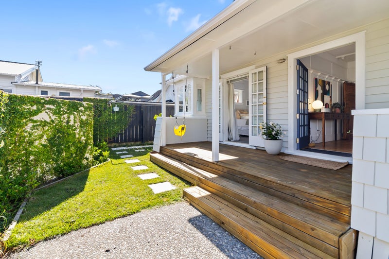 18B Raymond Street, Point Chevalier, Auckland - Carousel 1