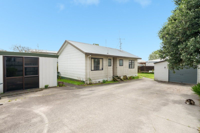 8A Lyn Grove, Papamoa Beach, Papamoa - Carousel 1
