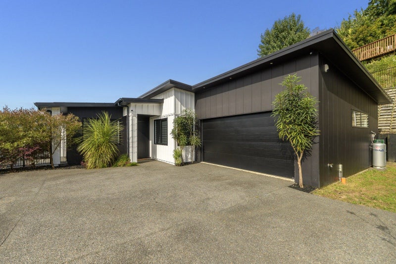 190 Castlewold Drive, Bethlehem, Tauranga - Carousel 1