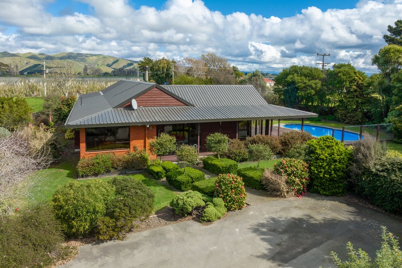516 Dillons Point Road, Blenheim - Carousel 2