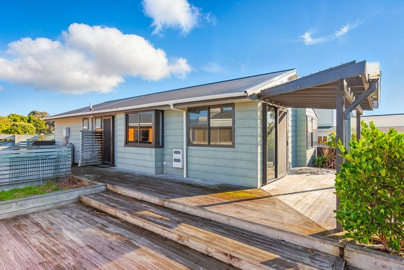30 Eruini Street, Waikanae Beach, Waikanae - Carousel 1