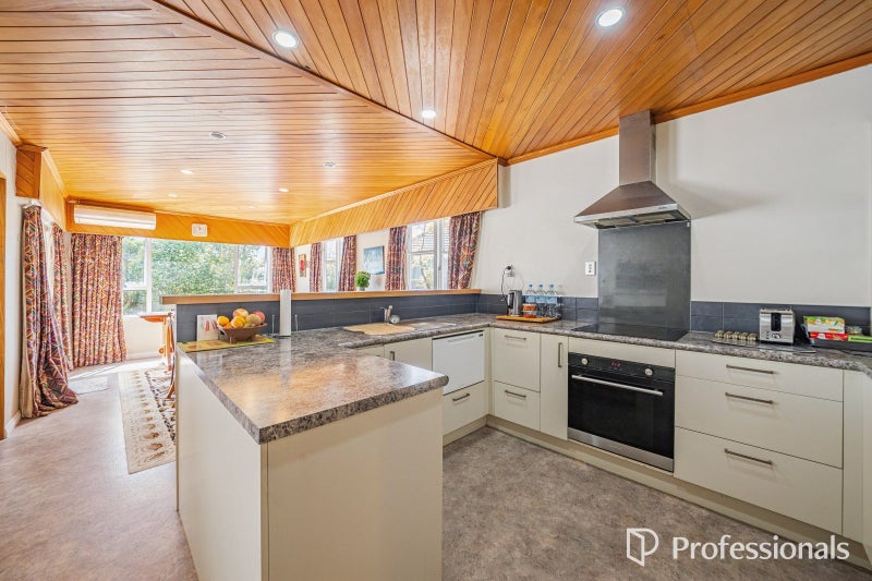 12 Miles Crescent, Wainuiomata, Lower Hutt - Carousel 2