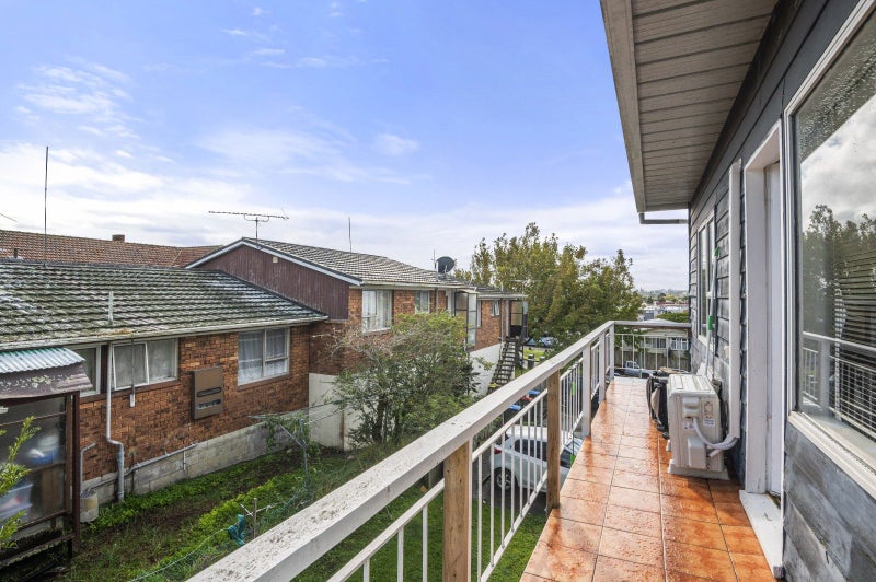 1/6 Eden View Road, Sandringham, Auckland - Carousel 11