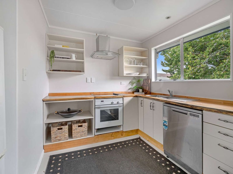 8 Cypress Place, Aramoho, Whanganui - Carousel 2