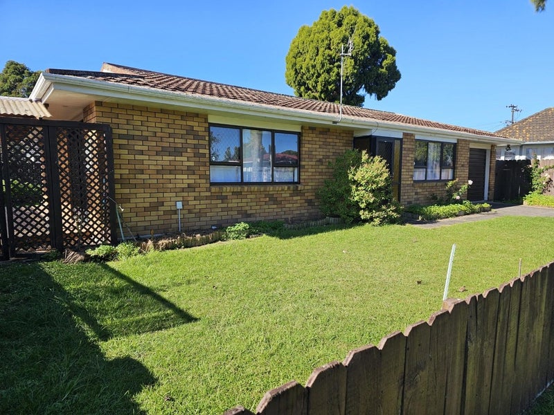 1 Pinedale Place, Henderson, Auckland - Carousel 2