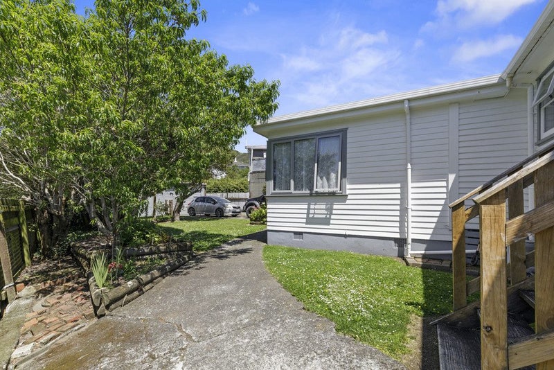 2 Hill Grove, Naenae, Lower Hutt - Carousel 11