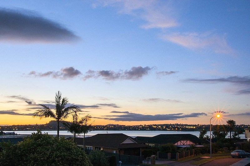 2/21 Venus Place, Half Moon Bay, Auckland - Carousel 1