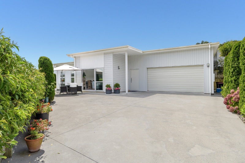 11 Rochfort Crescent, Pyes Pa, Tauranga - Carousel 1