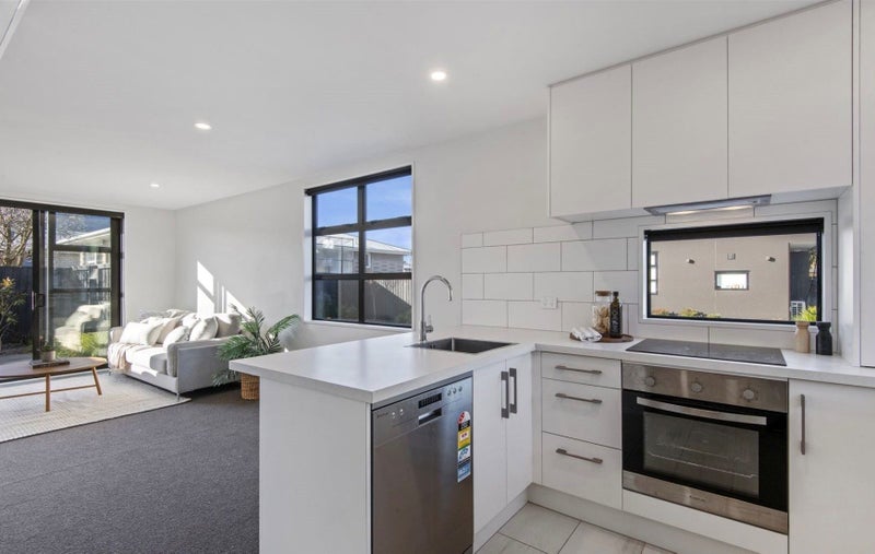2/68 Barbour Street, Waltham, Christchurch City, Canterbury - Carousel 2