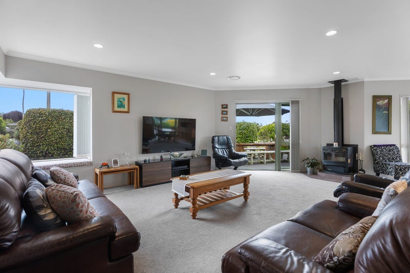 36 Tiverton Crescent, Whalers Gate, New Plymouth - Carousel 2