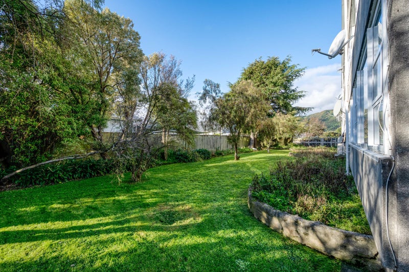 10/41 Barber Grove, Moera, Lower Hutt - Carousel 13