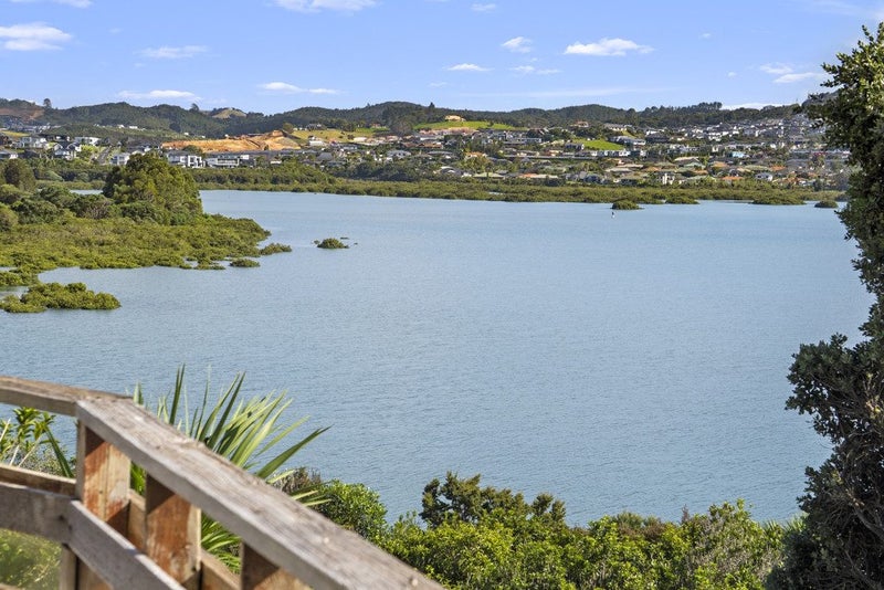 53A Moffat Road, Red Beach, Whangaparāoa - Carousel 1