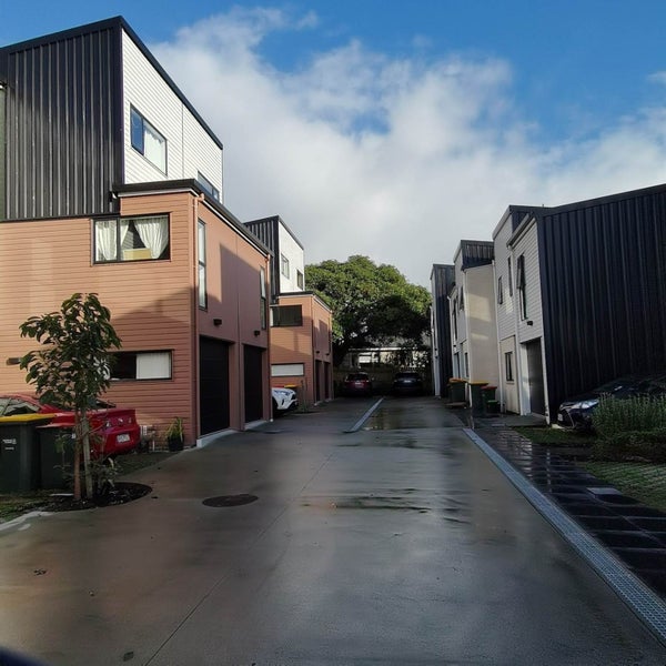 Property Valuation for 6 Korama Lane, New Lynn, Auckland Trade Me