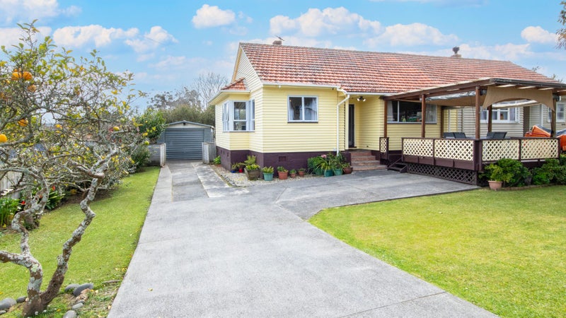 71 Premier Avenue, Point Chevalier, Auckland - Carousel 1