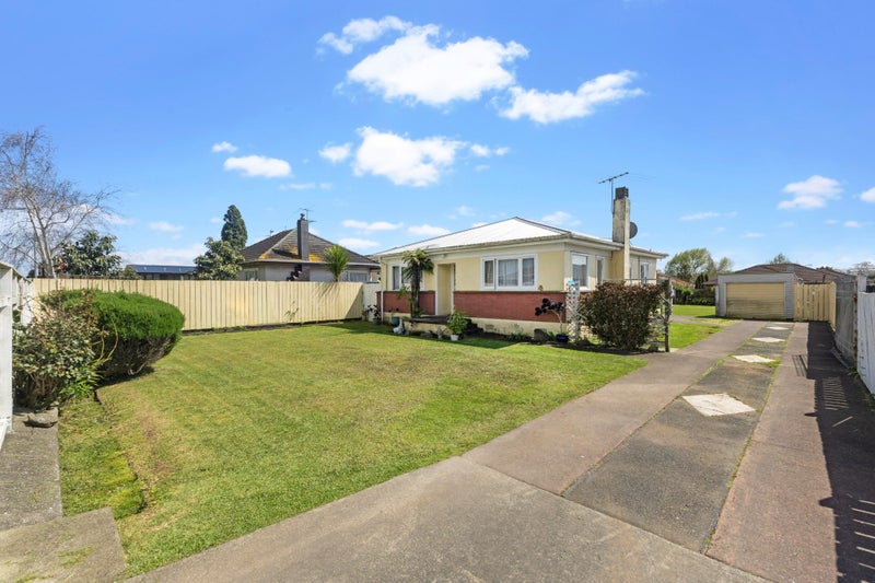 30 Manuroa Road, Takanini - Carousel 1
