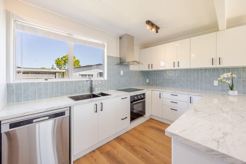 45 Caernarvon Drive, Flaxmere, Hastings - Carousel 1