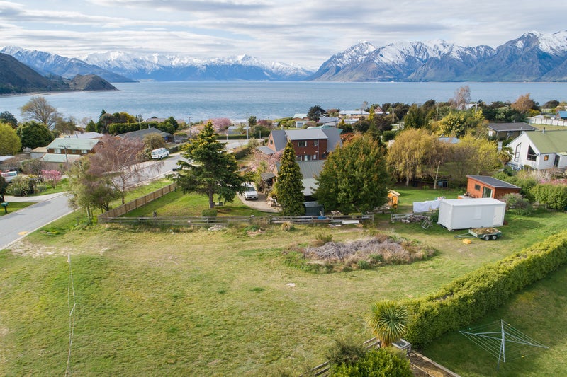 16 Parry Crescent, Lake Hāwea - Carousel 1