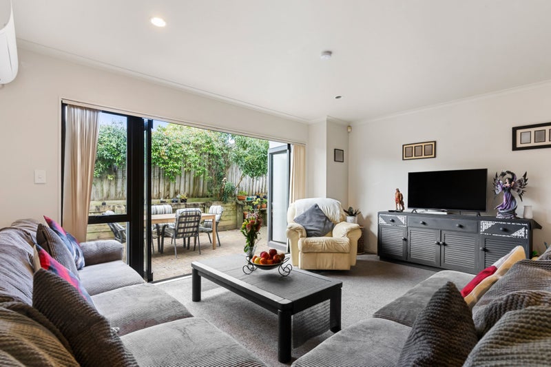 3/102 Greenhithe Road, Greenhithe, Auckland - Carousel 1