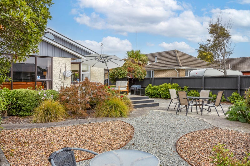 11 Vancouver Crescent, Wainoni, Christchurch - Carousel 1
