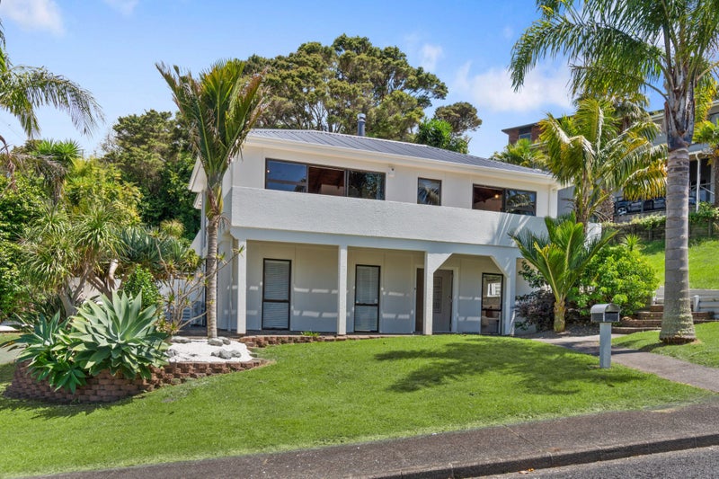 31 Noeleen Street, Glenfield, Auckland - Carousel 1