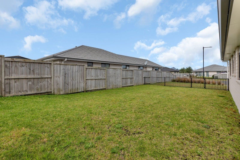 13 Olney Court, One Tree Point - Carousel 23