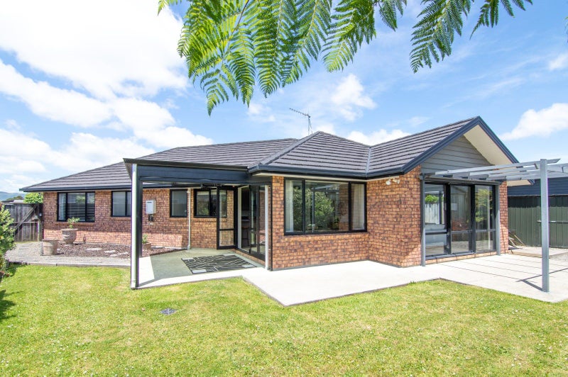 7 Lorenzo Place, Kelvin Grove, Palmerston North - Carousel 1