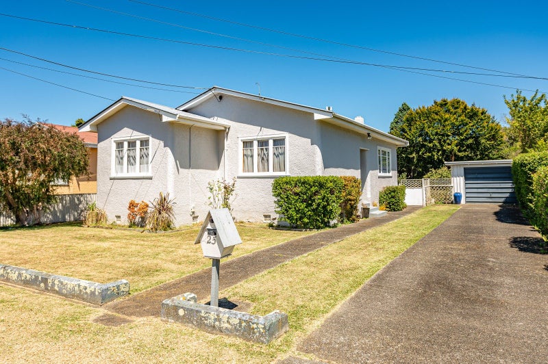 25 Field Street, Aramoho, Whanganui - Carousel 1