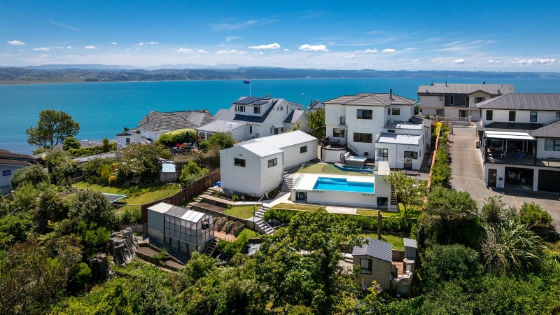 125 Thompson Road, Bluff Hill, Napier - Carousel 1