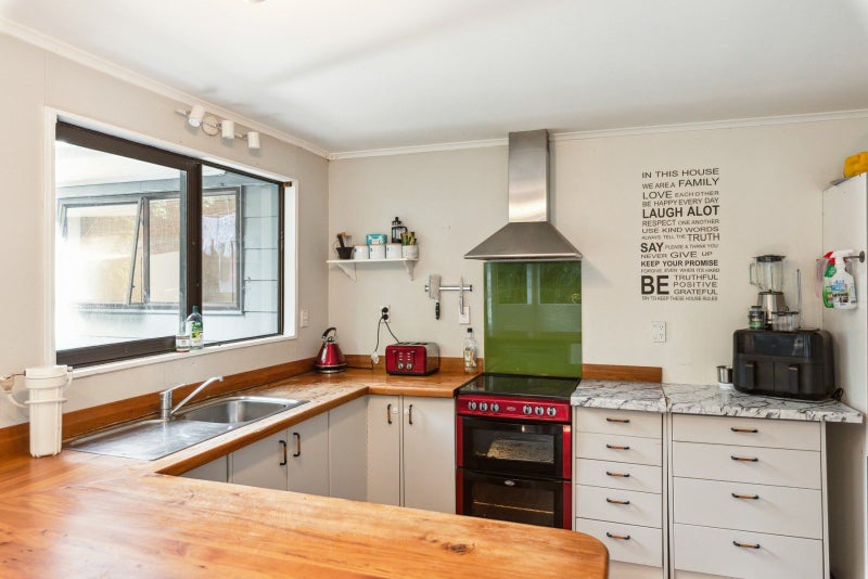 39 Tennis Court Road, Raumati South, Paraparaumu - Carousel 2